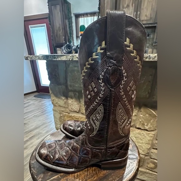 Brown Leather Ferrini Ladies Cowboy Boots with Gold Accents size 8 1/2 NWOT - Picture 3 of 7